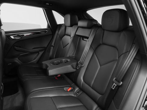 Certified 2025 Porsche Macan image 38