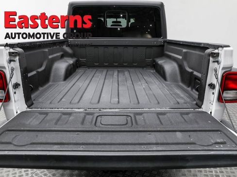 Used 2023 Jeep Gladiator Sport image 9