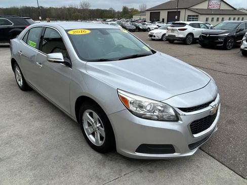 Used 2016 Chevrolet Malibu LT FWD image 3