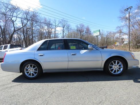 Used 2010 Cadillac DTS Luxury FWD image 4