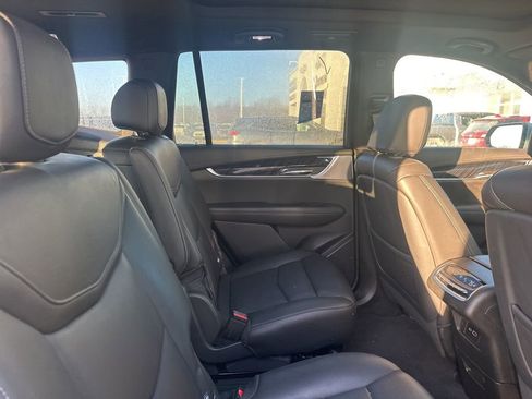 Certified 2025 Cadillac XT6 Premium Luxury image 7
