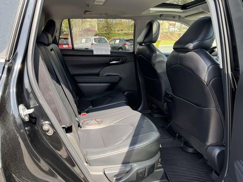 Certified 2024 Toyota Highlander XLE image 13