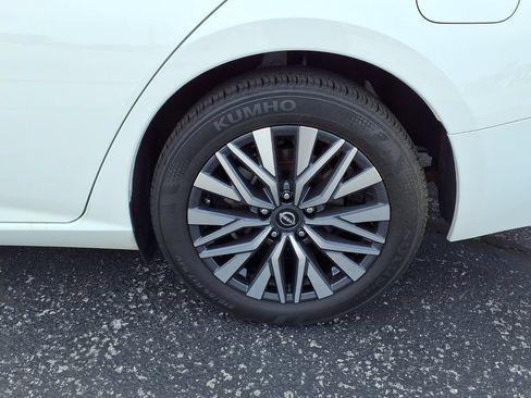 Used 2025 Nissan Altima 2.5 SV FWD image 23