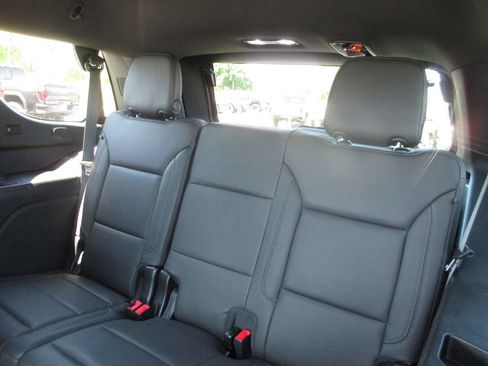 Used 2023 Chevrolet Tahoe Z71 w/ Luxury Package AWD/4WD image 23