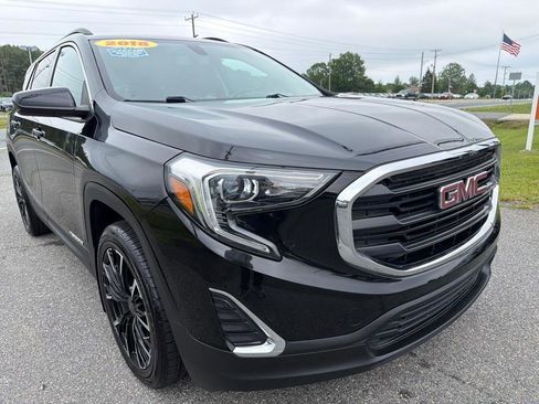 Used 2018 GMC Terrain SLE w/ Driver Convenience Package FWD image 2