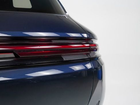 Certified 2025 Porsche Cayenne image 10