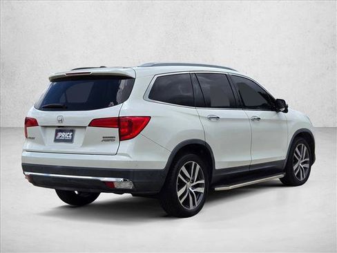 Used 2017 Honda Pilot Touring image 5