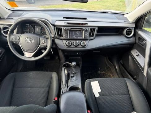 Used 2017 Toyota RAV4 LE AWD/4WD image 15