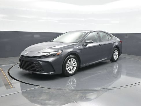 Used 2026 Toyota Camry LE FWD image 3