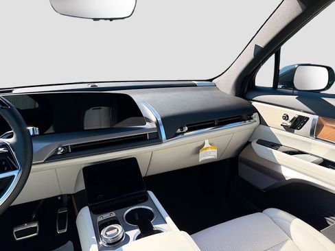 New 2026 Cadillac Vistiq Luxury AWD/4WD image 24