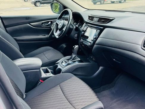 Used 2018 Nissan Rogue SV AWD/4WD image 8