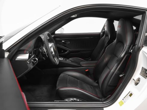 Certified 2016 Porsche 911 Carrera GTS RWD image 59