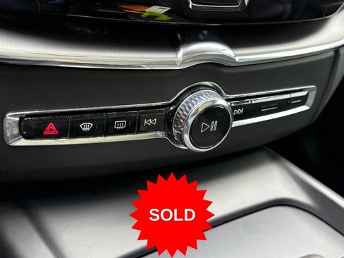 Certified 2025 Volvo XC60 B5 Core AWD/4WD image 21