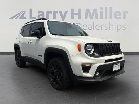 Used 2023 Jeep Renegade Altitude AWD/4WD image 7