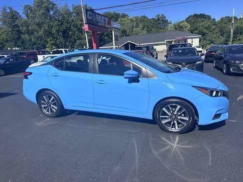 Used 2021 Nissan Versa SV FWD image 2