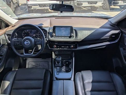 Used 2021 Nissan Rogue SV w/ Premium Package image 16