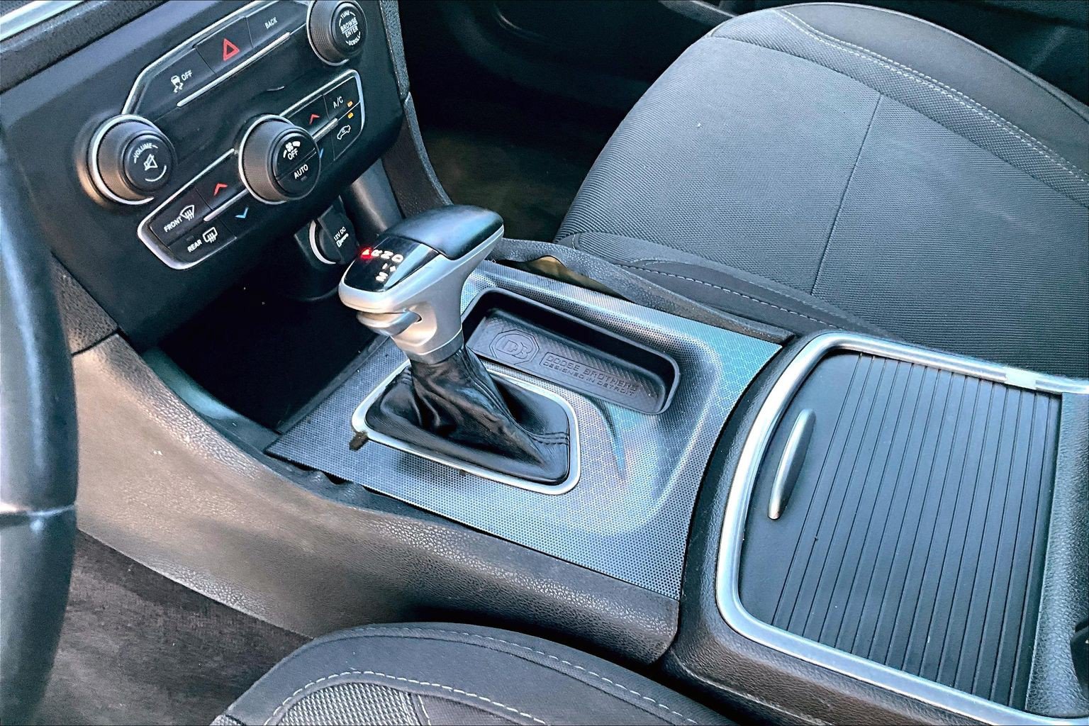 Used 2015 Dodge Charger SXT RWD image 13