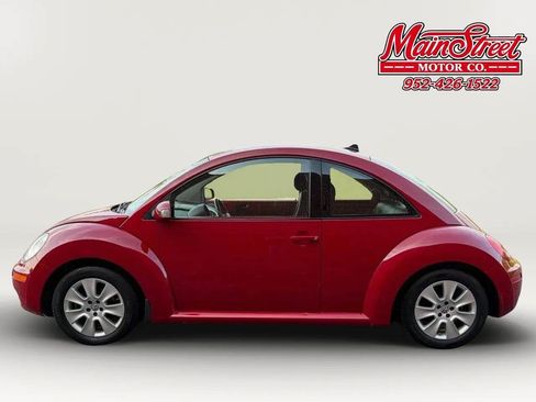 Used 2010 Volkswagen Beetle Coupe FWD image 4