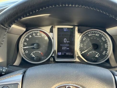 Used 2020 Toyota Tacoma SR5 w/ Technology Package AWD/4WD image 8