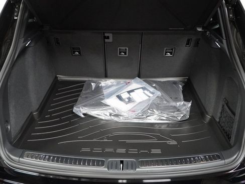 Used 2024 Porsche Macan S image 15