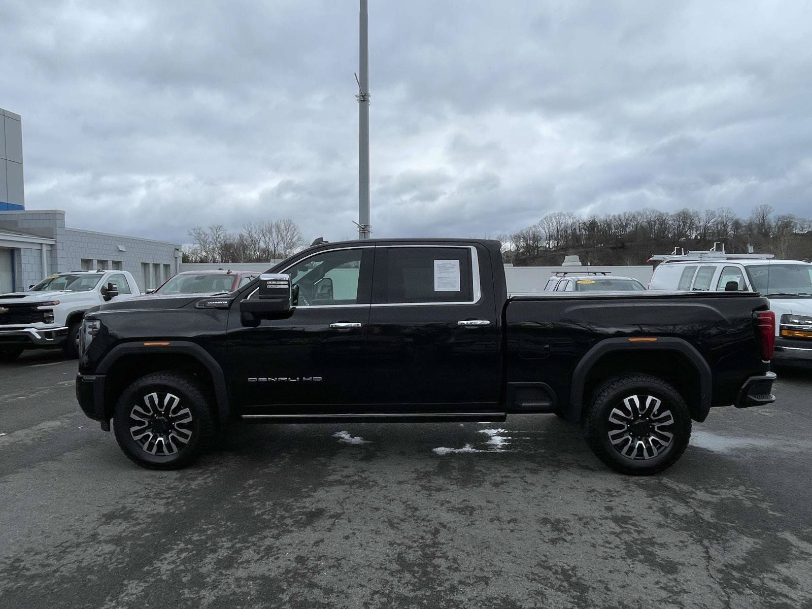 Certified 2024 GMC Sierra 2500 Denali Ultimate AWD/4WD image 6