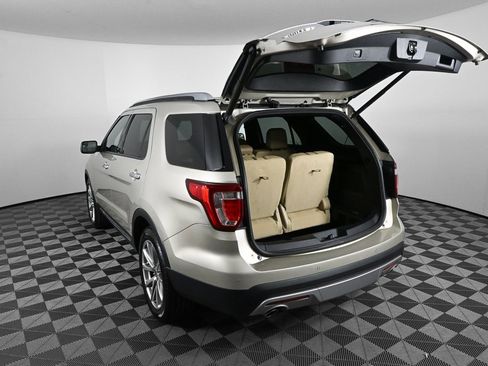 Used 2017 Ford Explorer Limited image 31