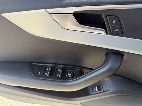 Used 2017 Audi A4 2.0T Premium image 7