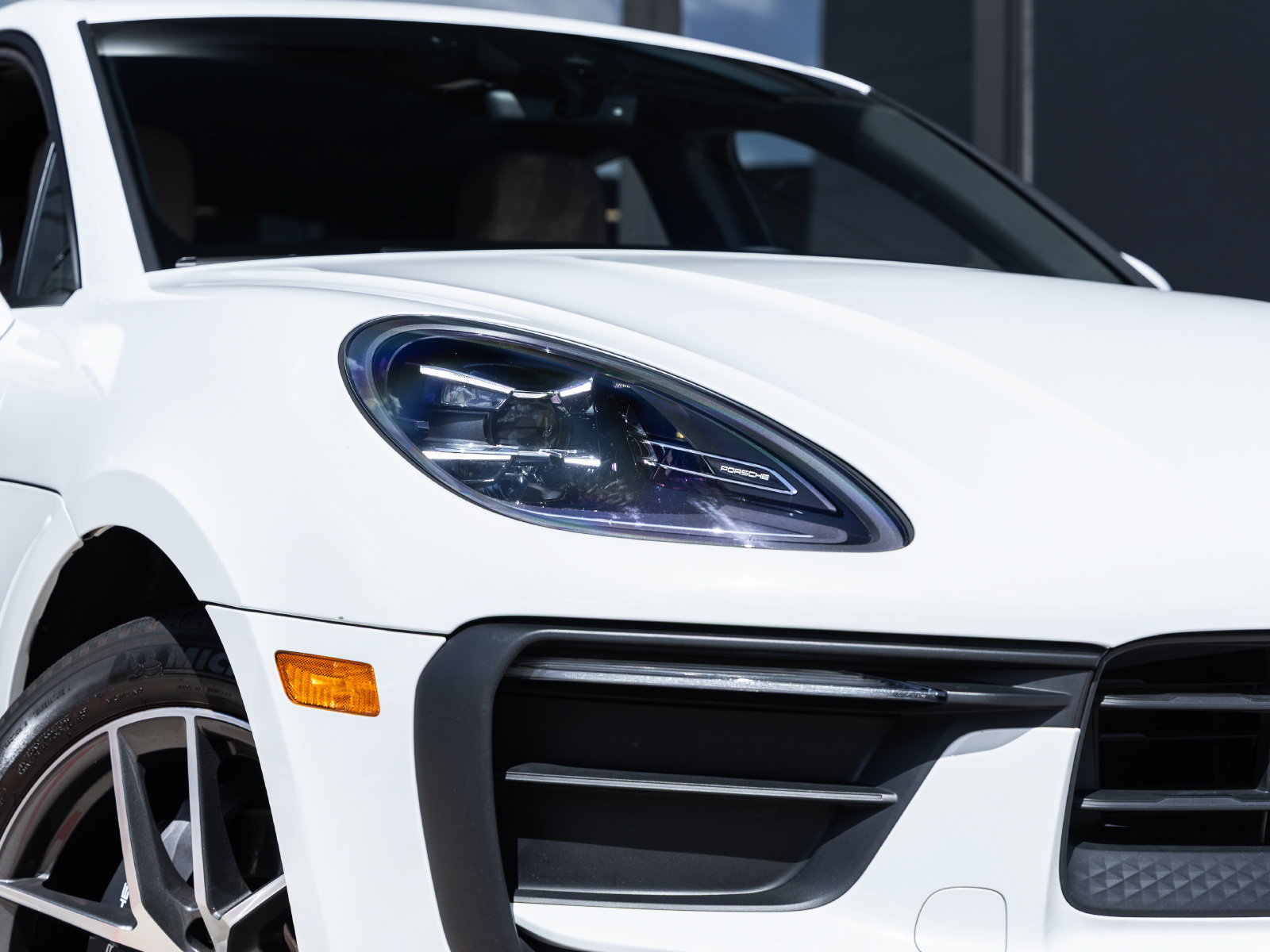 Certified 2024 Porsche Macan AWD/4WD image 21