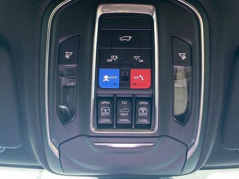 New 2025 Jeep Grand Cherokee Limited image 36