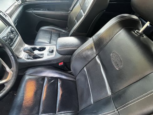 Used 2017 Jeep Grand Cherokee Overland image 16