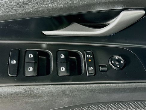 Used 2025 Hyundai Elantra SE FWD image 23