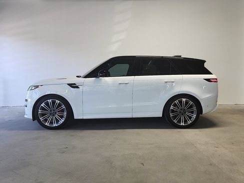 Used 2024 Land Rover Range Rover Sport Dynamic SE AWD/4WD image 2