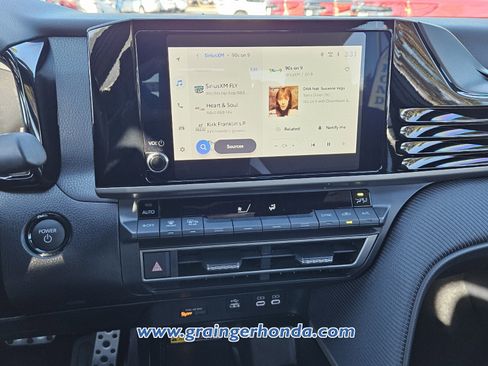 Used 2025 Toyota Camry SE image 15