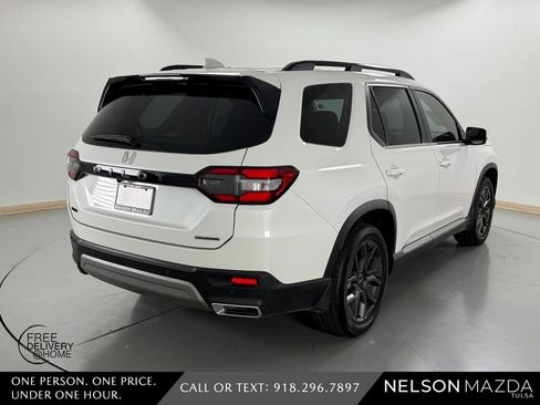 Used 2023 Honda Pilot Touring image 6