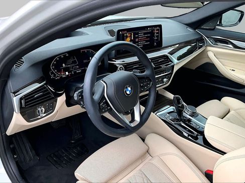 Used 2023 BMW 530i w/ Premium Package RWD image 17