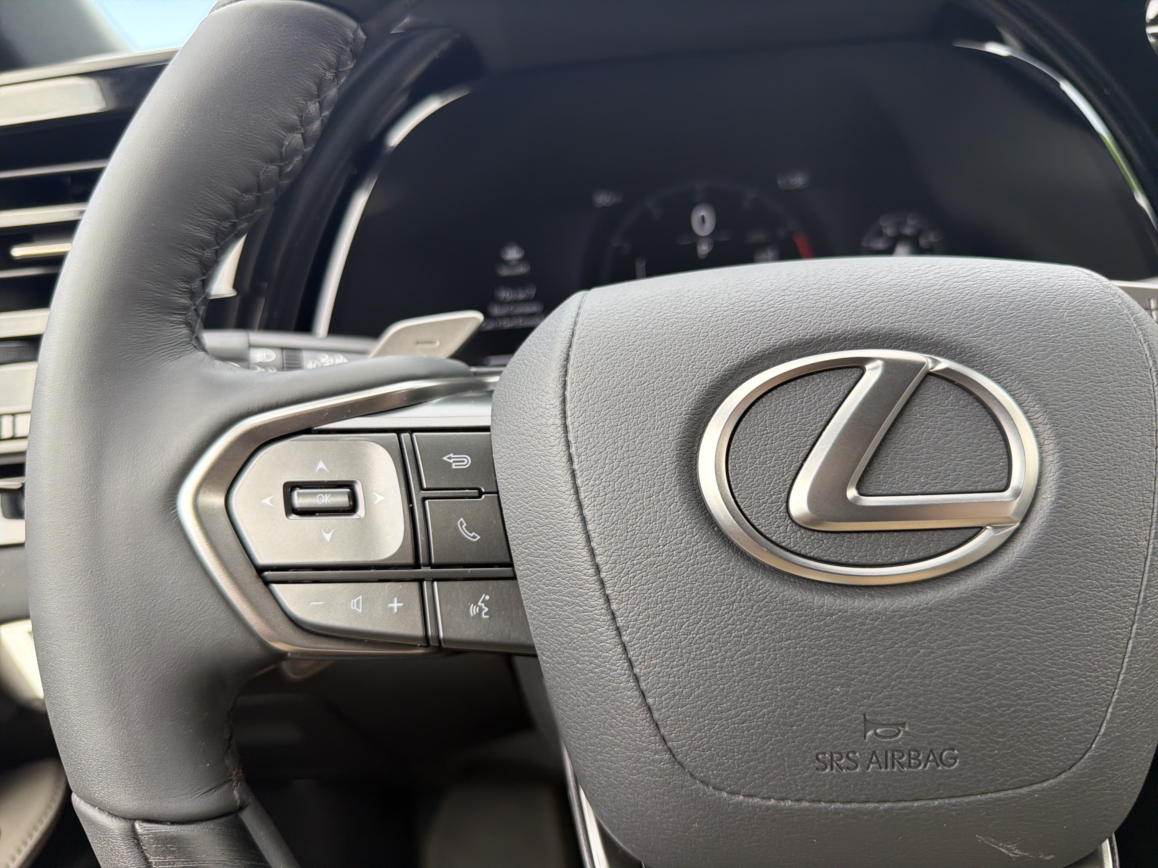 Used 2025 Lexus RX 350 Premium w/ Convenience Package FWD image 10