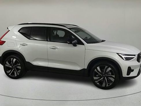 Used 2026 Volvo XC40 B5 Ultra w/ Climate Package AWD/4WD image 2