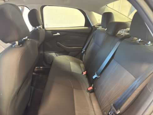 Used 2015 Ford Focus SE FWD image 25