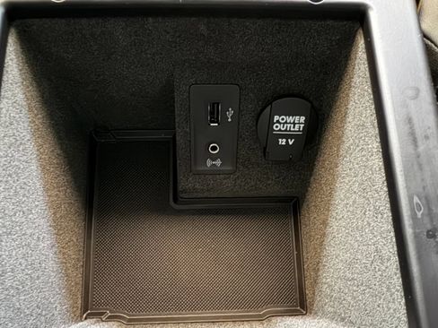 Used 2017 Porsche Macan GTS AWD/4WD image 37