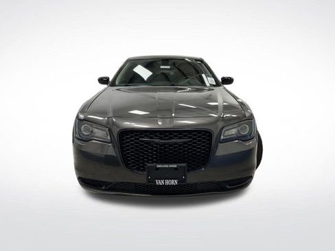 Used 2023 Chrysler 300 Touring w/ Sport Appearance Package image 9