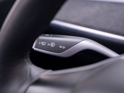 Used 2022 Tesla Model Y Long Range AWD/4WD image 21