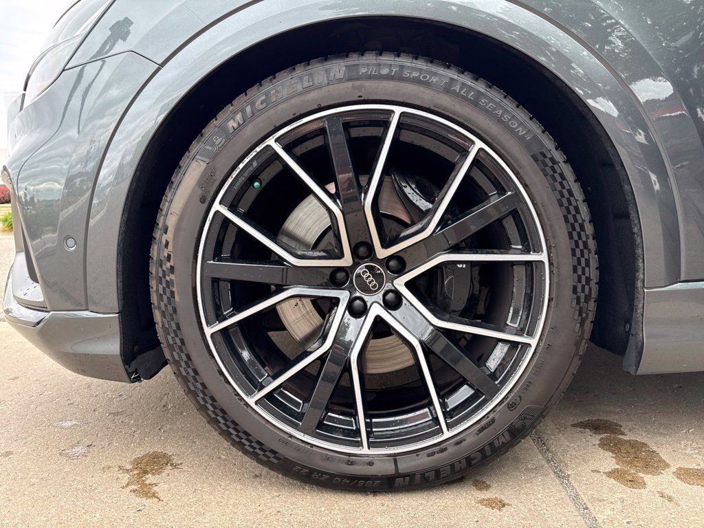 Used 2021 Audi SQ8 Prestige AWD/4WD image 27