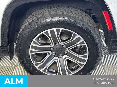 Used 2024 Jeep Wagoneer L Series II RWD image 23