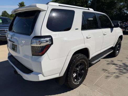 Used 2018 Toyota 4Runner SR5 Premium AWD/4WD image 5