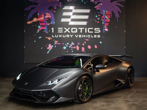 Used 2017 Lamborghini Huracan LP 580-2 RWD image 1