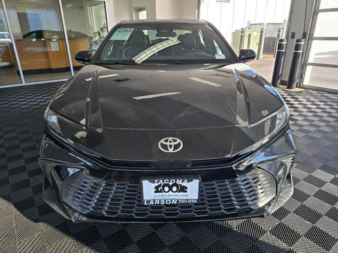 Used 2025 Toyota Camry SE image 8