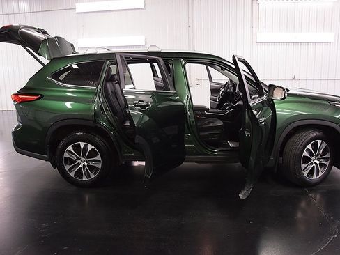 Used 2023 Toyota Highlander XLE image 35