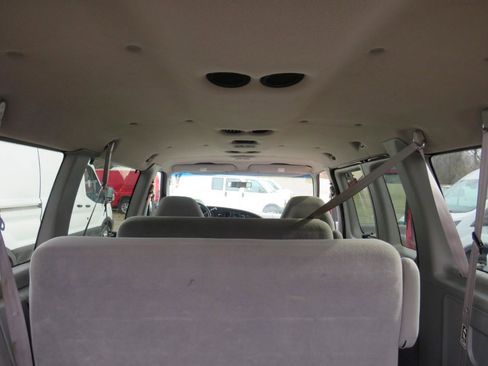 Used 1999 Ford E-150 and Econoline 150 Wagon RWD image 24