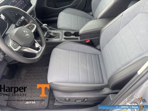 Used 2025 Volkswagen Jetta SE w/ Sunroof Package FWD image 13