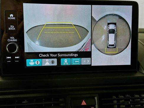 Used 2025 Honda Pilot TrailSport image 14